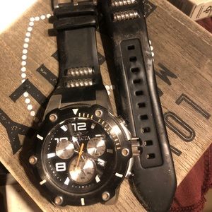 Men’s invicta watch! Band broke. Needs battery